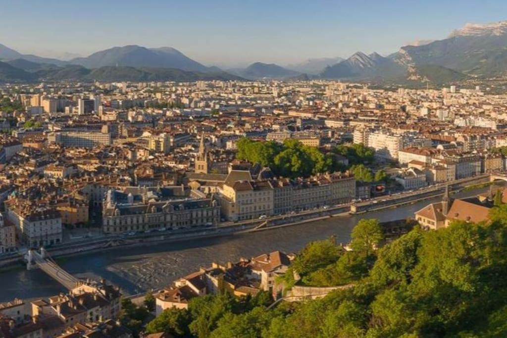 Saint Jacques Your Host Helper Grenoble Esterno foto
